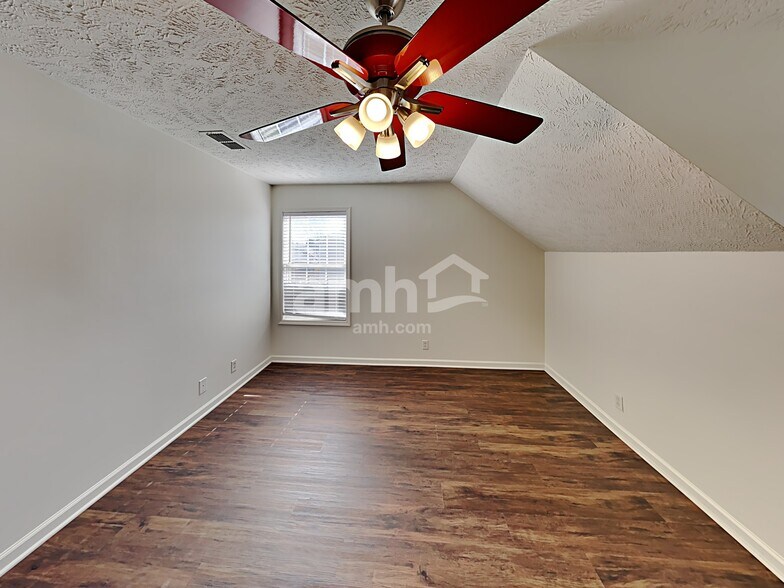 Building Photo - 1821 Saint Andrews Dr