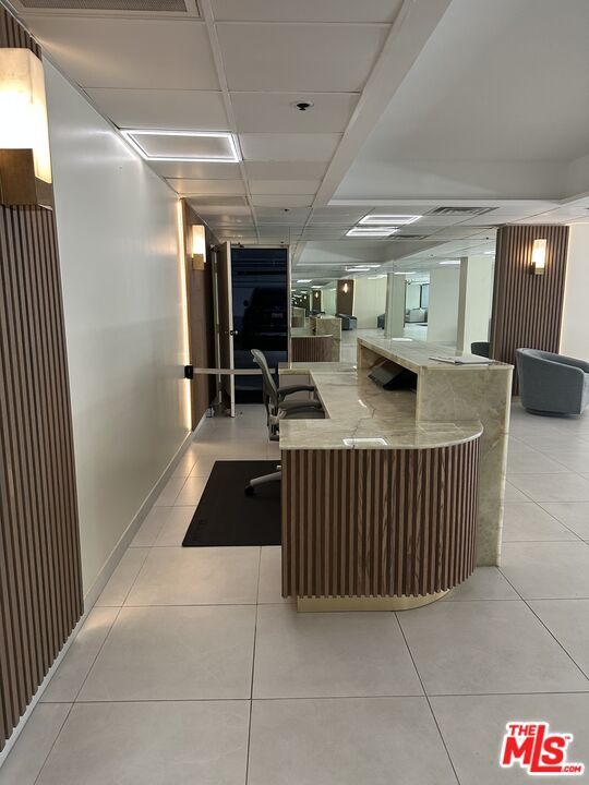 Building Photo - 324 N Palm Dr