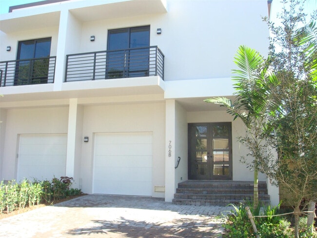 Building Photo - 3021 SW 1st Terrace