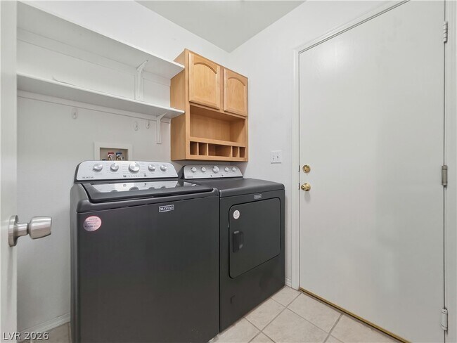 Building Photo - 1037 Blue Lantern Dr