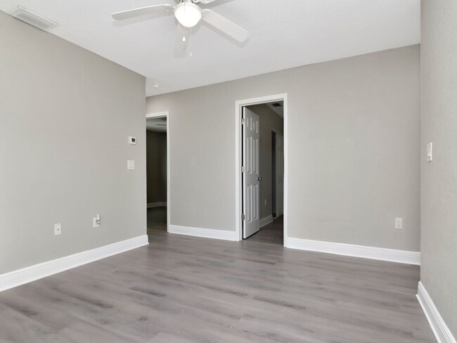 Building Photo - Stunning Fully Renovated 3BR/2BA Unit | Move-In Ready