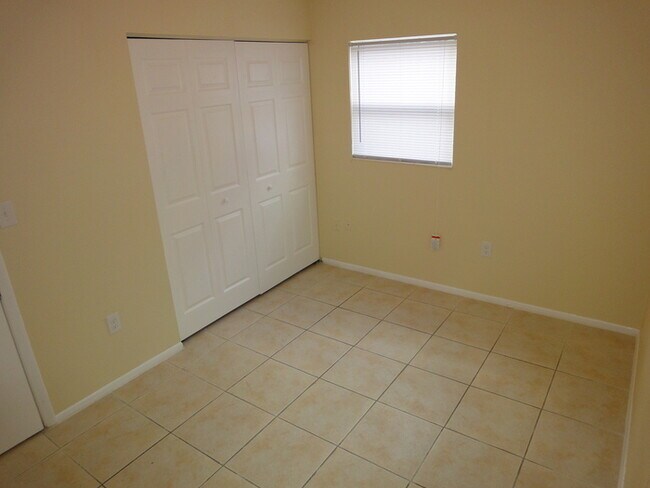 Building Photo - 2/1, 10117 N ASTER AVE UNIT A CLEAN BIG Ba...