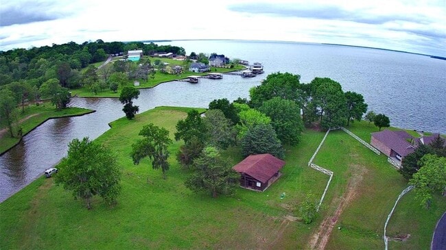 Building Photo - 401 Paradise Dr