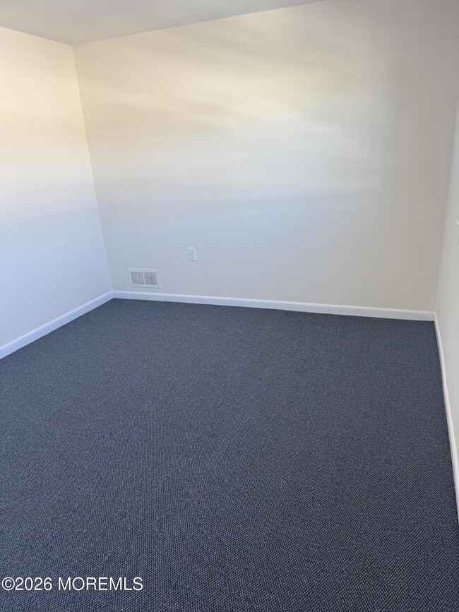 Building Photo - 14 Jahn St