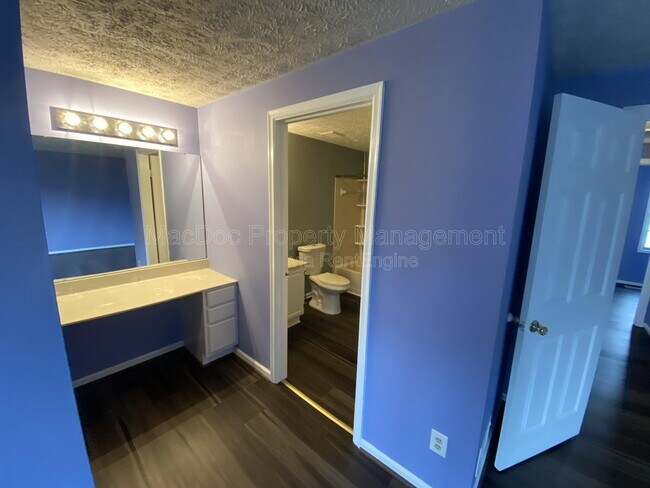 Building Photo - 300 Cross Ridge Ct