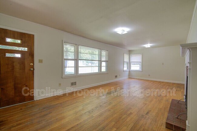 Building Photo - 607 W 19th Ave