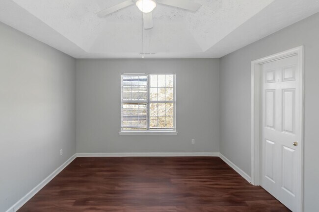 Building Photo - Spacious Home in Prime Location