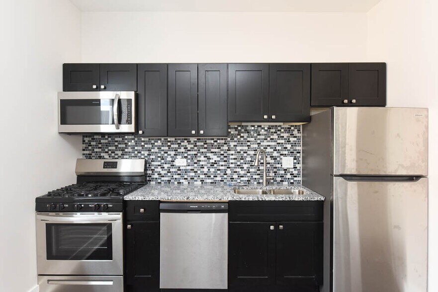 Building Photo - 4365 N Elston Ave