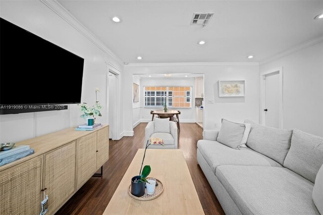 Building Photo - 300 Manor Pl