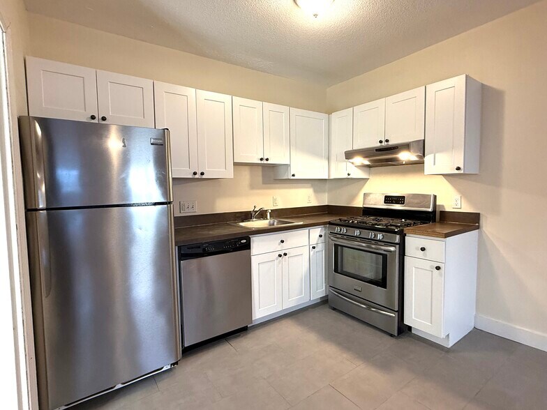 Building Photo - 19 Roberts St