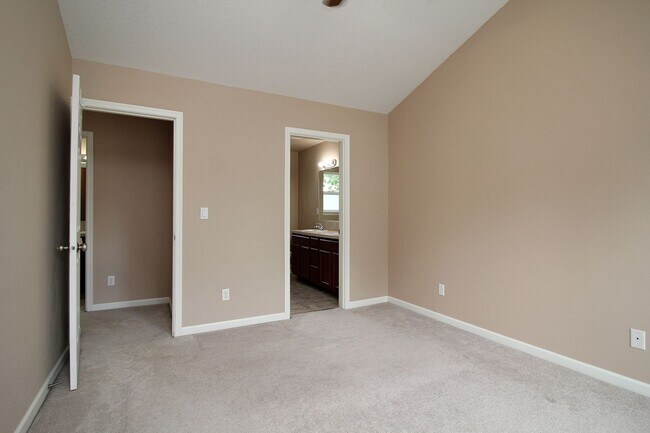 Building Photo - 16255 SE Blooming Ln