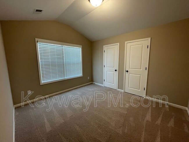 Building Photo - 2322 Sheridan Dr