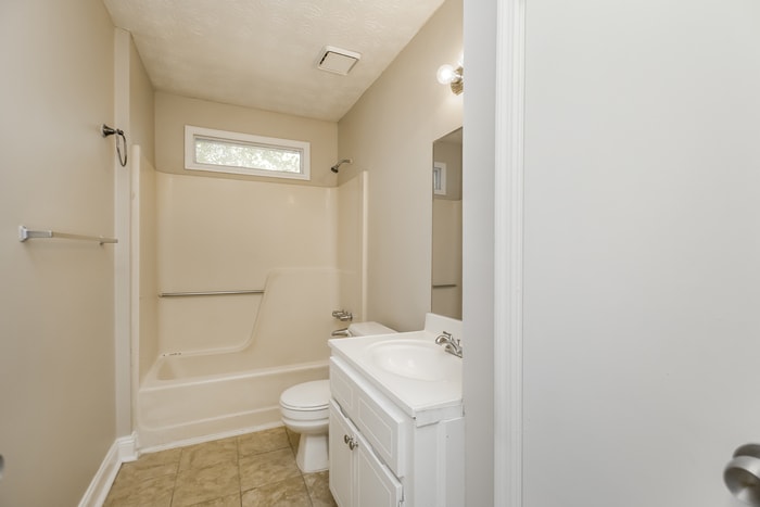 Building Photo - 2442 Chauncey Ln