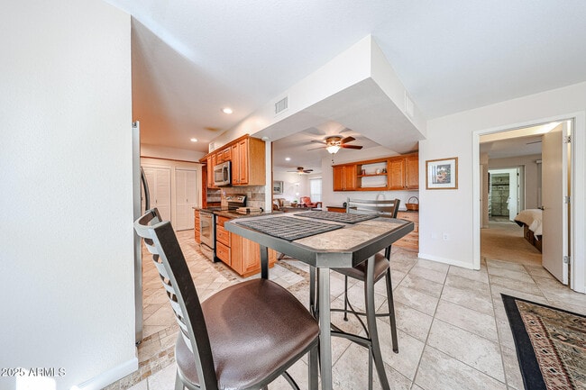 Building Photo - 10827 W Santa Fe Dr