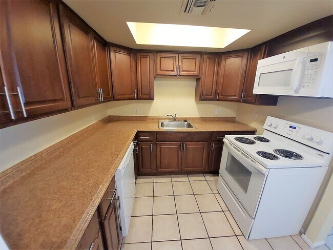 Building Photo - AFFORDABLE UNIT IN TEMPE!