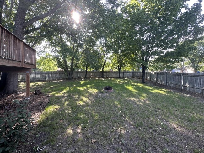 Building Photo - 3700 Bryant Cir