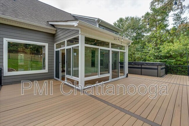 Building Photo - 8229 Pierpoint Dr
