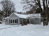 Building Photo - 917 Merrill St