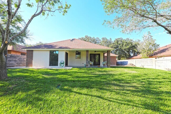 Building Photo - 209 Green Jay Ln