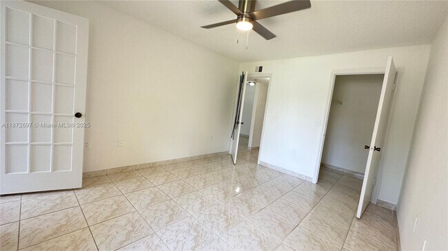Building Photo - 12760 Vista Isles Dr