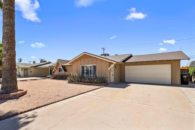 Building Photo - 8323 E Montecito Ave