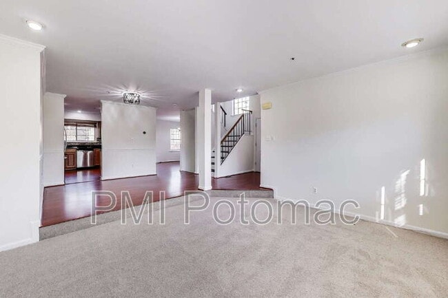 Building Photo - 8417 Meadow Green Way