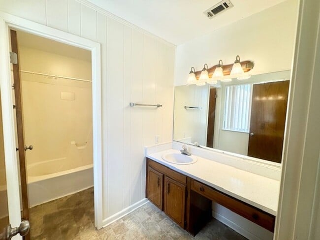 Building Photo - 135 Perdido Cir