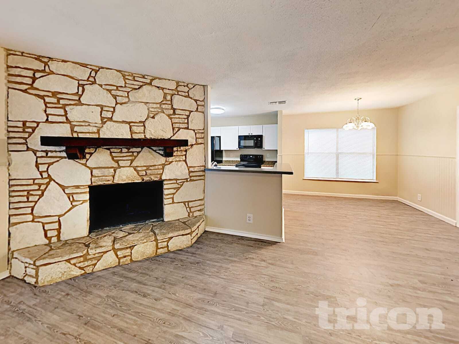 Building Photo - 827 Thornedike Dr