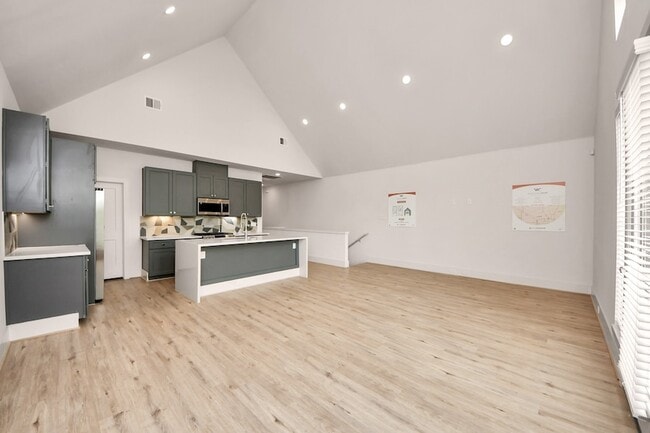 Building Photo - 1046 Homer St