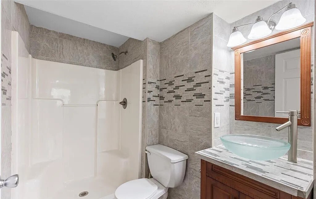 Building Photo - 605 Thornridge Dr