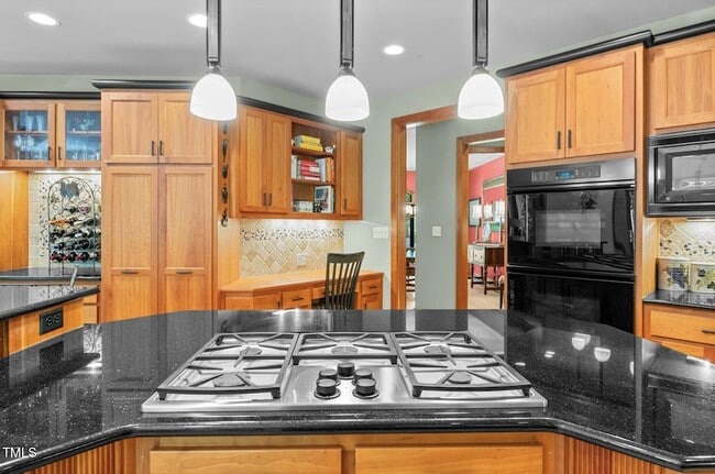 Building Photo - 6016 Glenthorne Dr