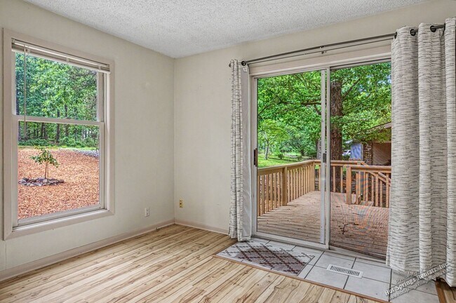 Building Photo - 2 Bedroom, 2 Bath Home Near the Glazypeau Gate