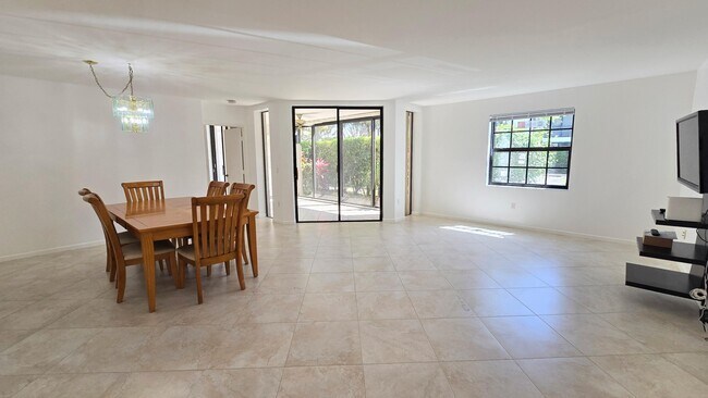 Building Photo - 5139 Floria Way