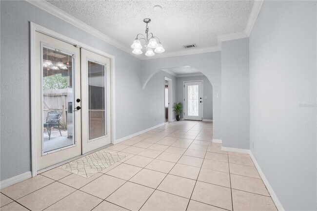 Building Photo - 3606 W Royal Palm Cir