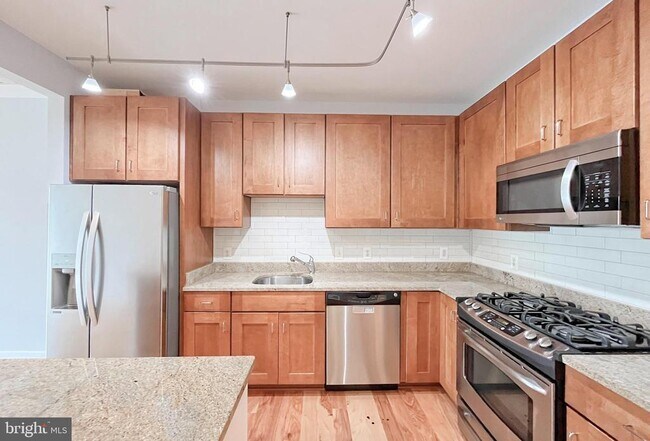 Building Photo - 2200 N Westmoreland St