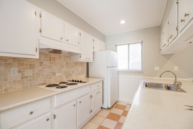Building Photo - 1148 Lanette Dr