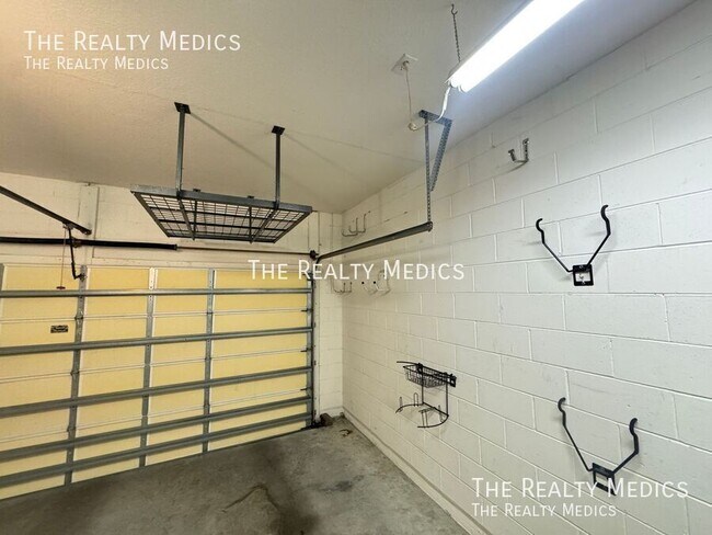 Building Photo - 202 Nova Ave