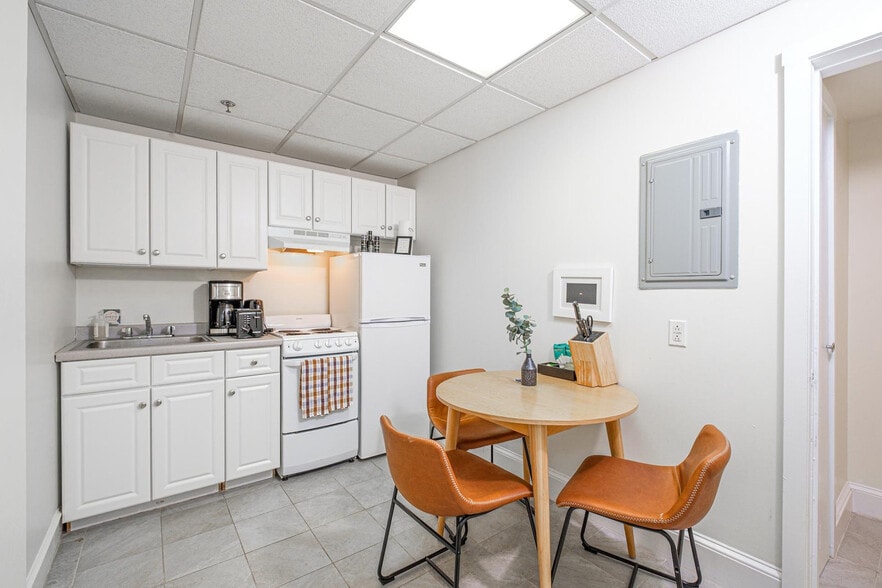 Building Photo - 60-62 Boylston Street-SI ID1240415P