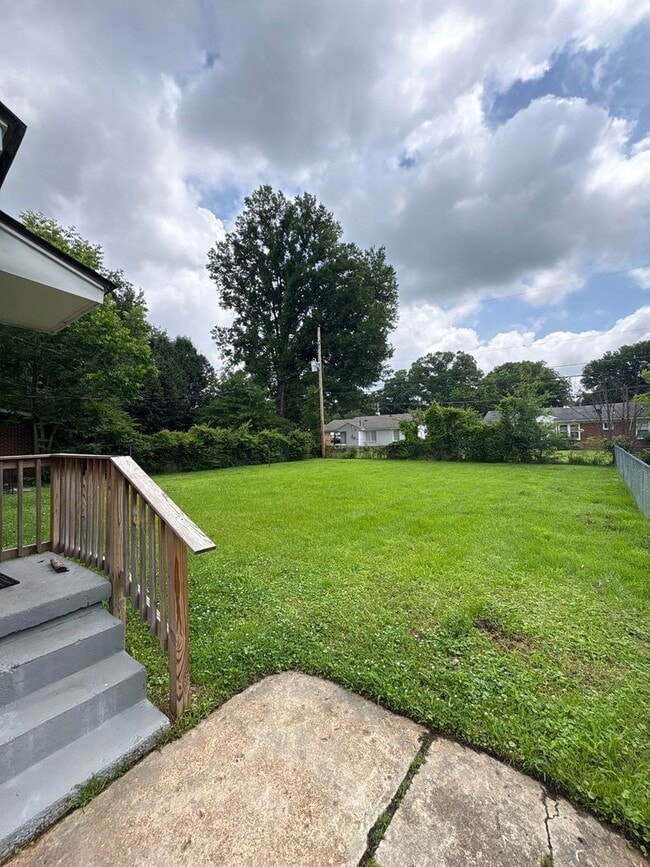 Building Photo - Newly Renovated Home - East Memphis