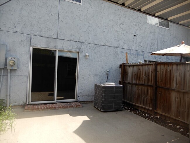 Building Photo - 1810 Country Village Blvd