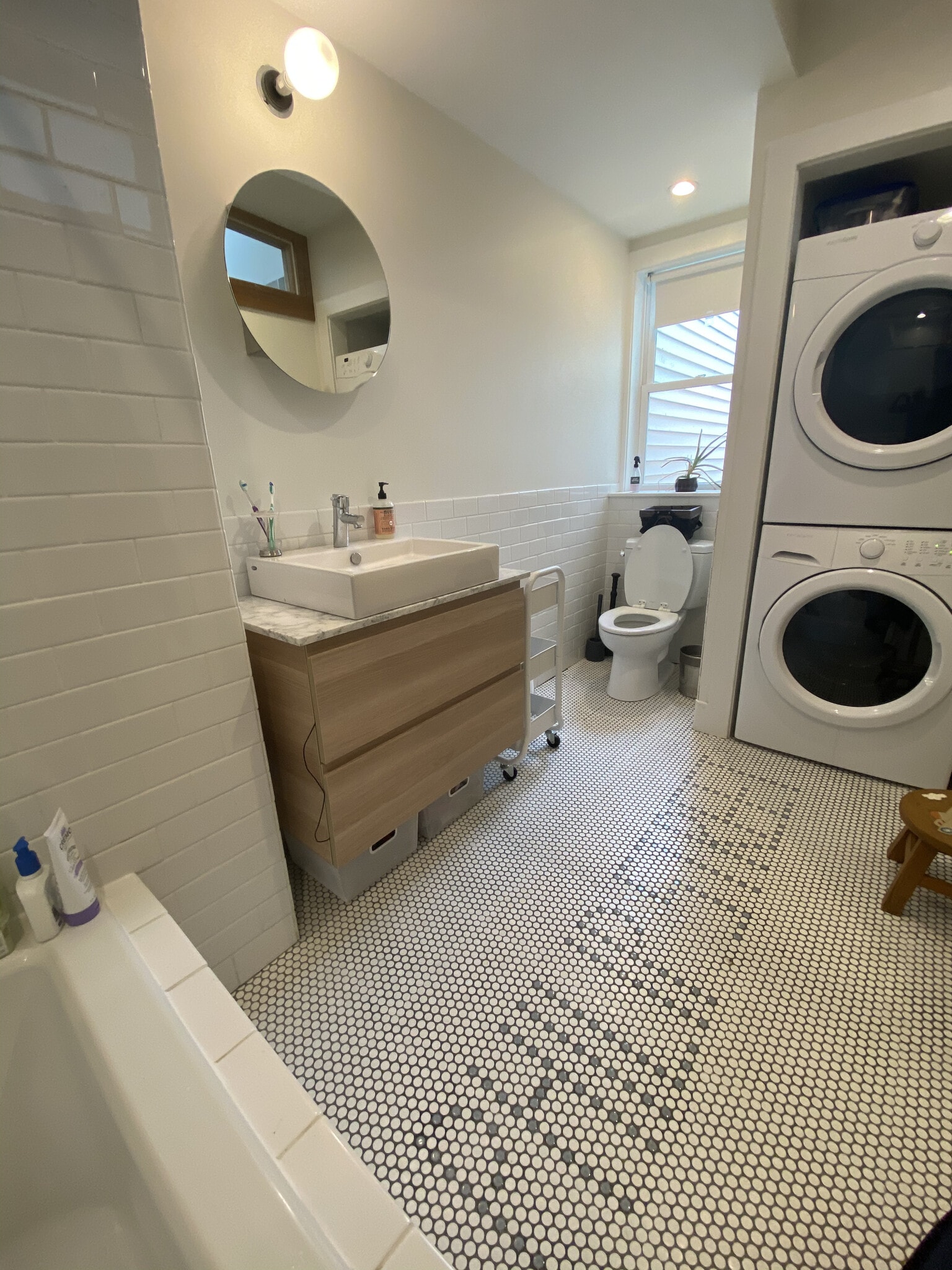 Bath - 2010 S Philip St