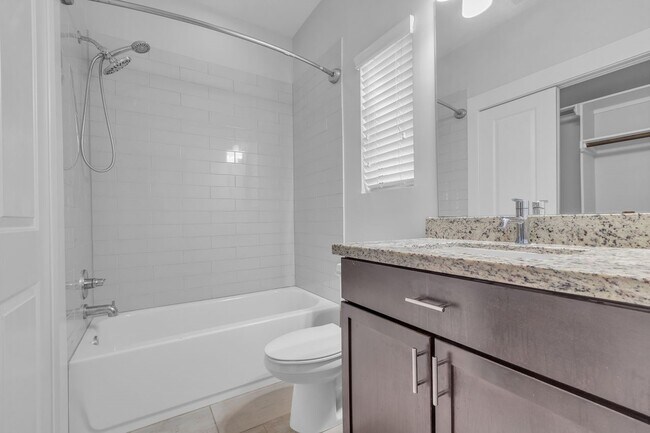 Building Photo - 1724 Ovid St