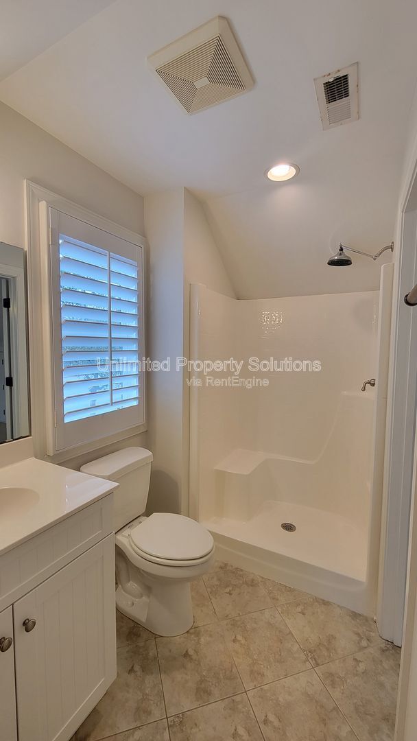 Building Photo - 5013 Gorham Ave