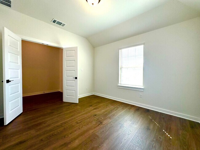 Building Photo - 336 Chaste Tree Dr
