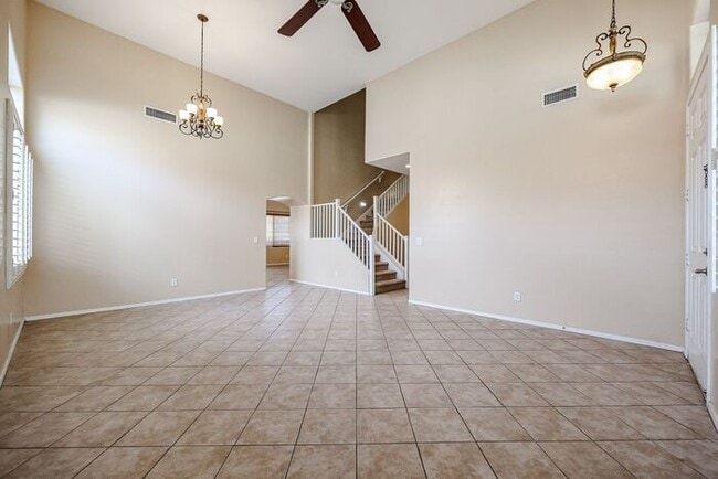 Building Photo - BEAUTIFUL 4 BEDROOM, 2.5 BATH WITH A POOL IN THE HEART OF GILBERT