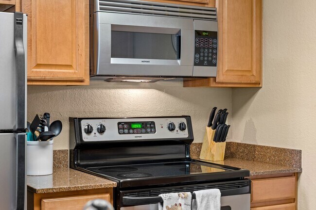 Building Photo - Furnished 3 Bedroom close to Downtown Tucson Pima West and U of A