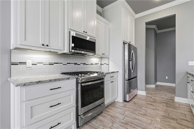 Building Photo - 1340 Sweetbriar Cir