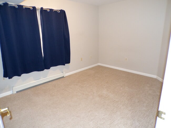 Building Photo - 1902 Crazy Horse Cir