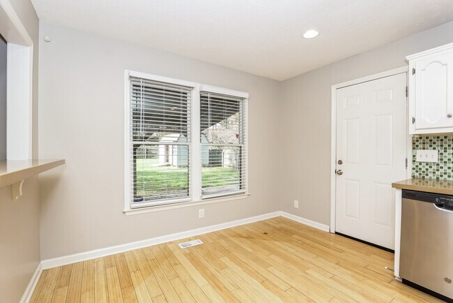 Building Photo - 116 Hermitage Dr