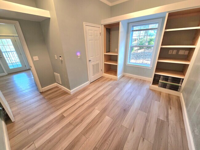 Building Photo - 12469 Daisywood Dr